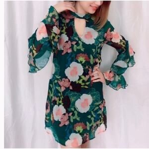 As U Wish Juniors Green Floral Keyhole Ruffle Sleeve Dress Size Small